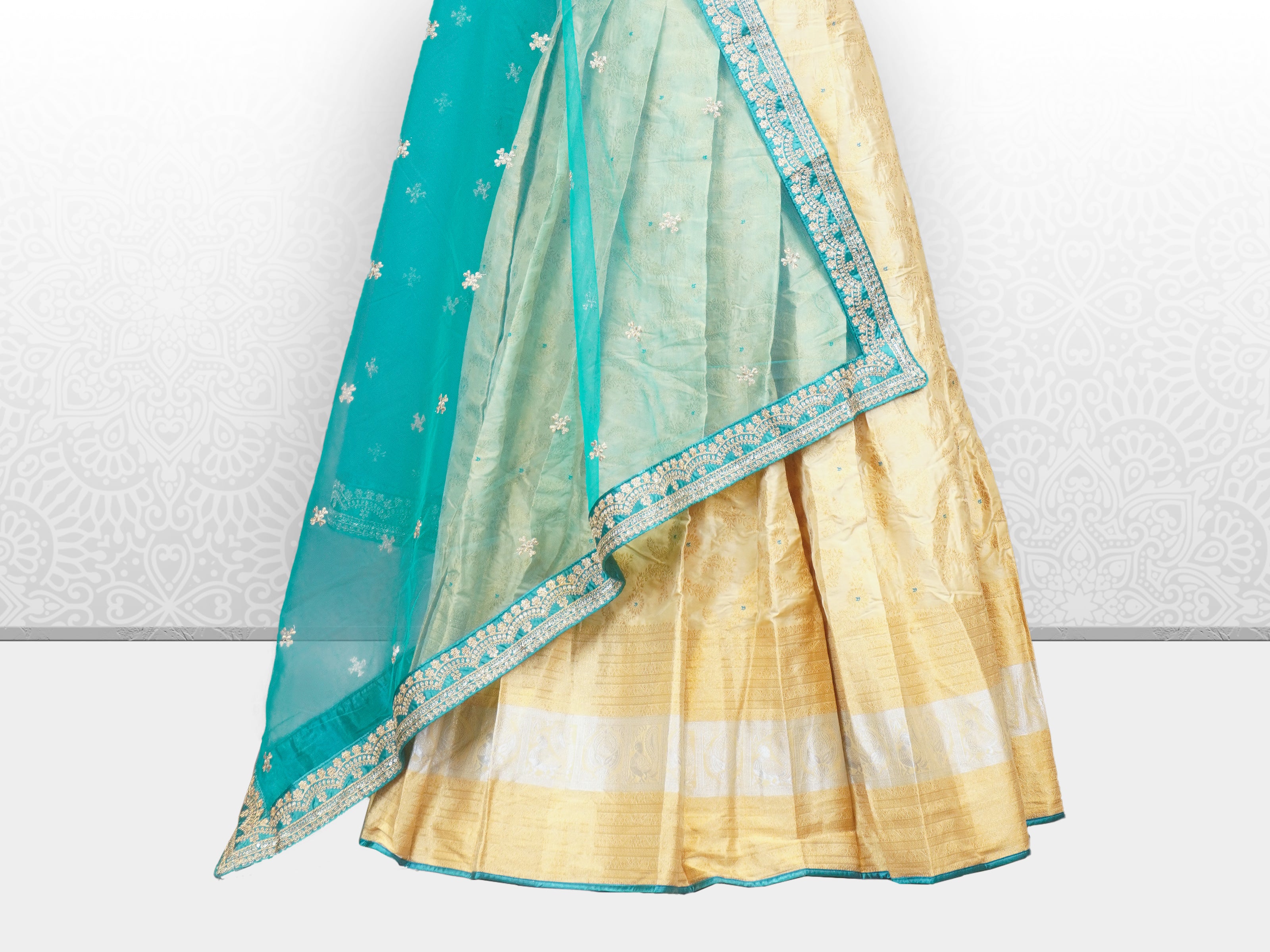 JSB-6636 | Cream & Rama Green Banaras Silk